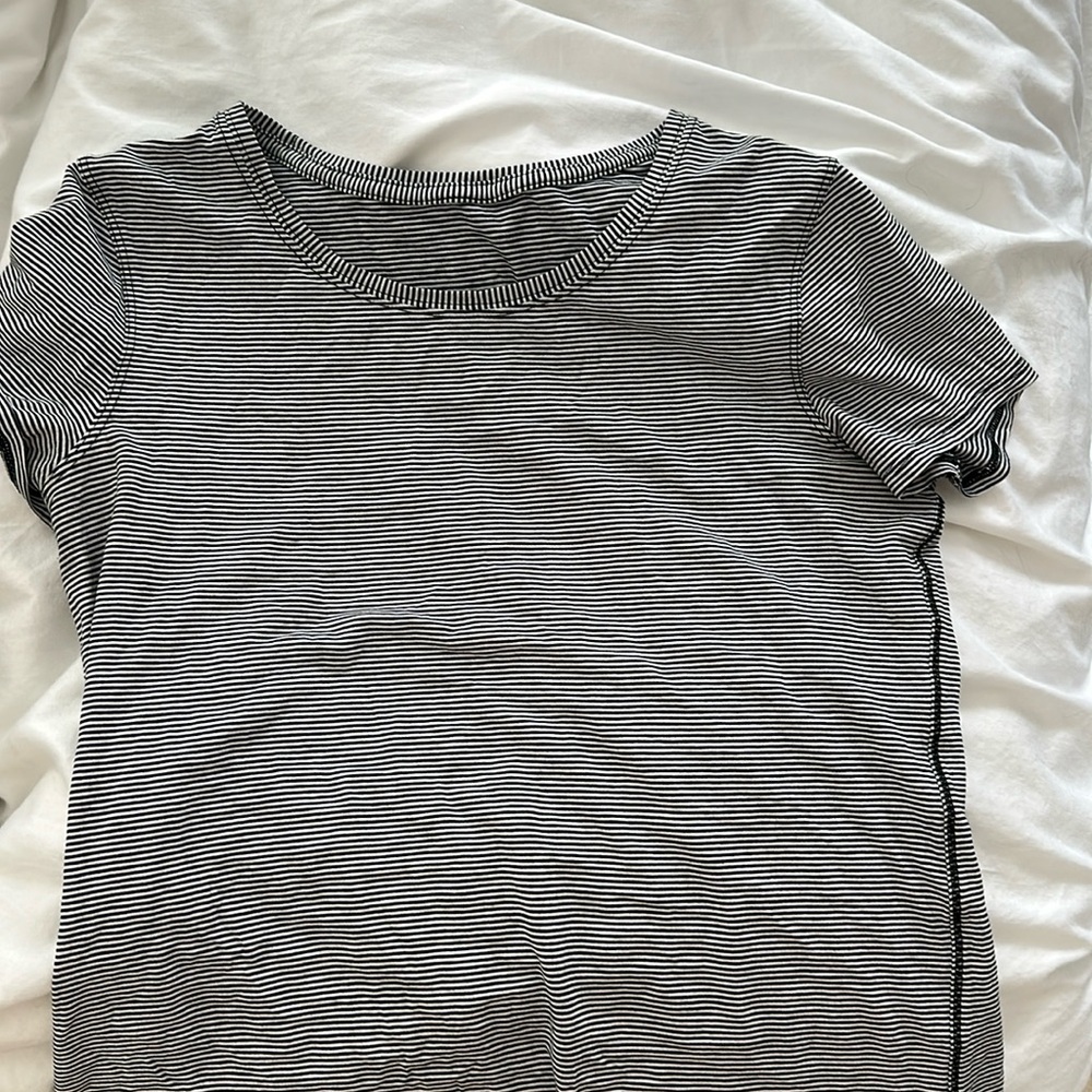 Lululemon tshirt